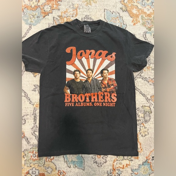 Jonas Brothers The Tour T-Shirt. Comfort Colors. Size M - Picture 1 of 3